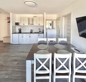 Apartment, 2 Bedrooms, Garden View | Private kitchenette | Fridge, microwave, stovetop, cookware/dishes/utensils - Apartamenty Golf Dyndeby (Nexø)