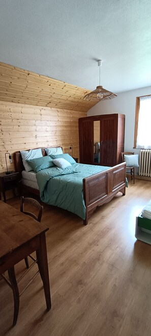 2 多间卧室、熨斗/熨衣板、床单