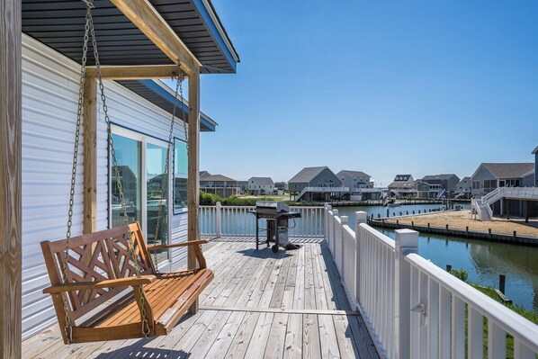 Terrace/patio - Pier Pressure - Beautiful Canalfront in Captain's Cove! (Greenbackville)