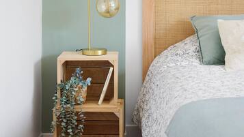 2 bedrooms, iron/ironing board, free WiFi, bed sheets