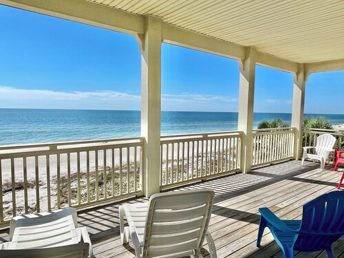 Beachfront, Hot Tub, Pet Friendly 5 BR, Community Pool