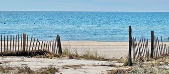 Beachfront, Hot Tub, Pet Friendly 5 BR, Community Pool