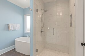 Dusche, Handtücher, Seife, Toilettenpapier