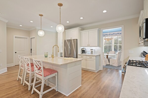 Fridge, microwave, oven, stovetop - Executive  style home with 4 bedrooms and 3.5 baths. (Saint Simons Island)