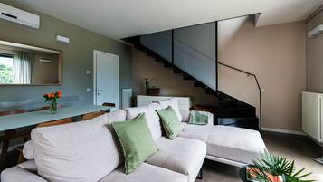 Apartment | Living area | 30-inch TV with digital channels