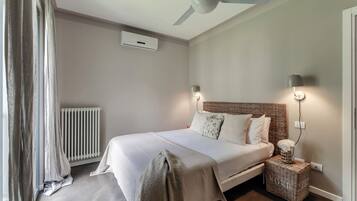 Apartment | Premium bedding, down comforters, iron/ironing board, WiFi (free)