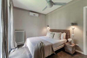 Departamento | Ropa de cama de alta calidad, edredón y tabla de planchar con plancha 