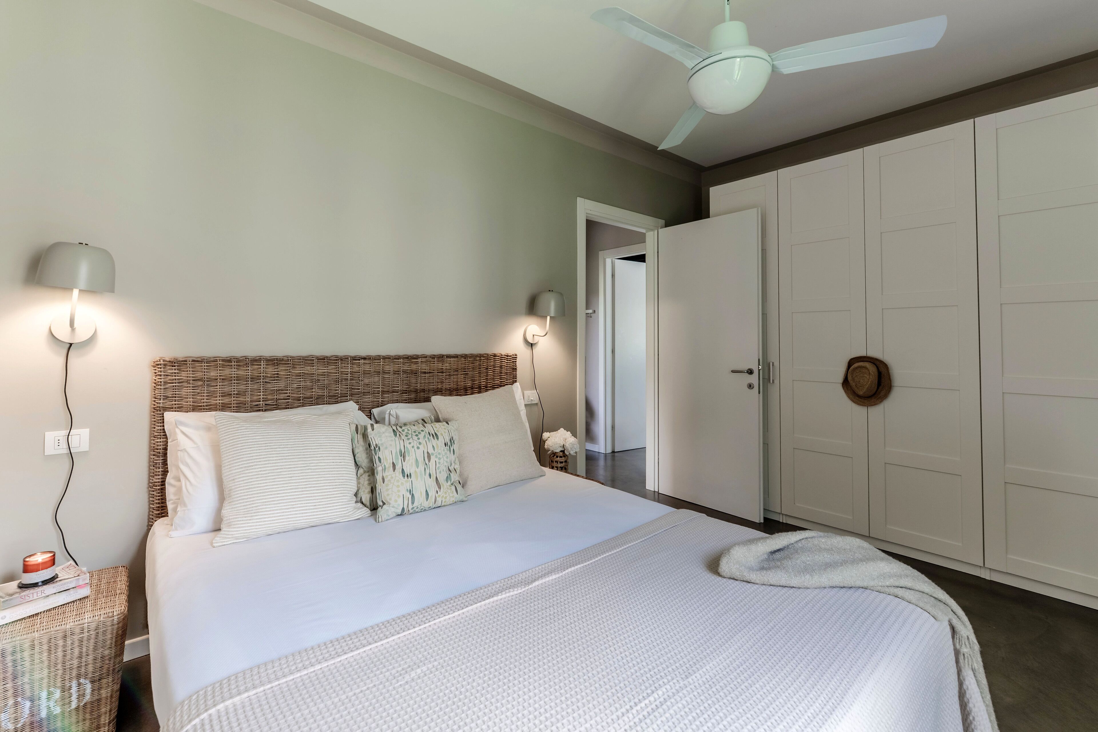 Apartment | Premium bedding, down duvets, iron/ironing board, free WiFi