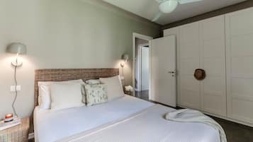Apartment | Premium bedding, down duvets, iron/ironing board, free WiFi