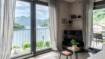 Apartamento | Zona de estar | Televisión de 30 pulgadas con canales digitales