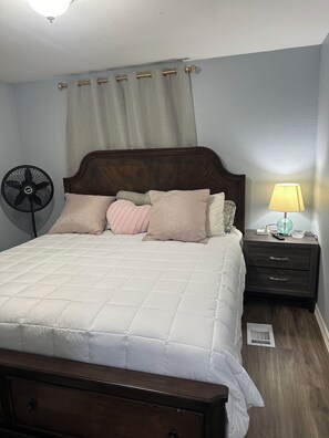 2 habitaciones, tabla de planchar con plancha, wifi y ropa de cama