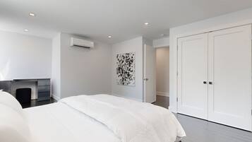 3 habitaciones, tabla de planchar con plancha, internet y ropa de cama