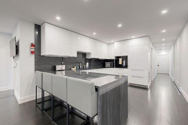 Fridge, microwave, oven, stovetop