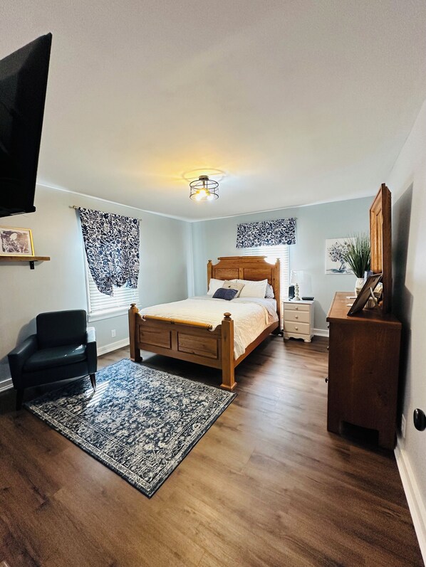 5 bedrooms, desk, iron/ironing board, free WiFi