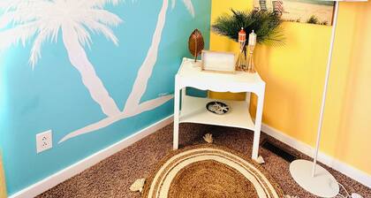 Large Bourbon Trail Farmhouse – Hot Tub, Gift shop, Driving Range & Animals