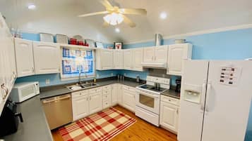 雪櫃、微波爐、焗爐、爐具