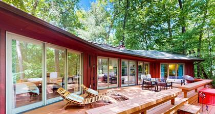 Serene Wooded Home w/ Private Hot Tub, Firepit & Porch, Dog-Friendly