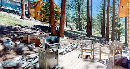 Stateline Chalet: 5BR, Panoramic Mountain Views, Dipping Pool & Dry Sauna