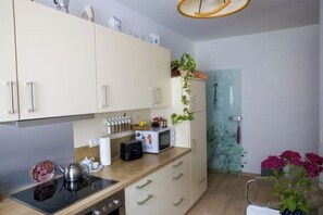 Private kitchen - Cozy barrier-free apartment (Dortmund)