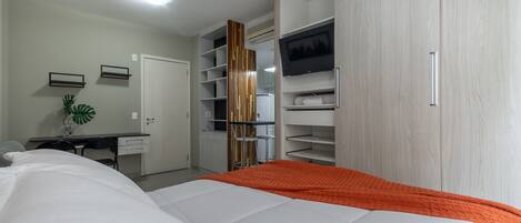 Iron/ironing board, free WiFi, bed sheets