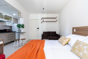 Iron/ironing board, free WiFi, bed sheets