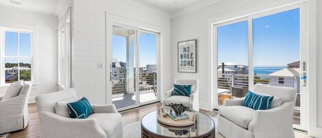 Smart-TV, Tischtennisplatte, Stereoanlage