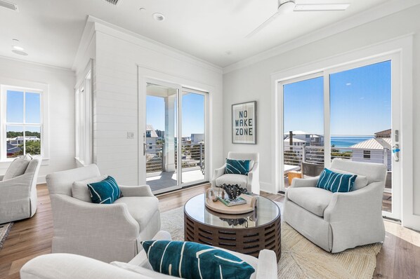 Smart-TV, Tischtennisplatte, Stereoanlage