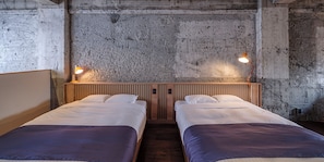 Suite familiar, 2 llits de matrimoni, balcó | 1 dormitori, cortines opaques i planxa i posts de planxar