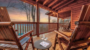 Cabaña familiar, vista a la montaña | Vista del balcón