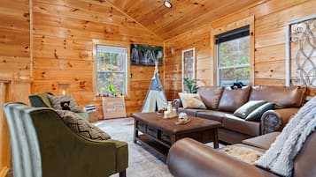 Family Cabin, Mountain View | Living room