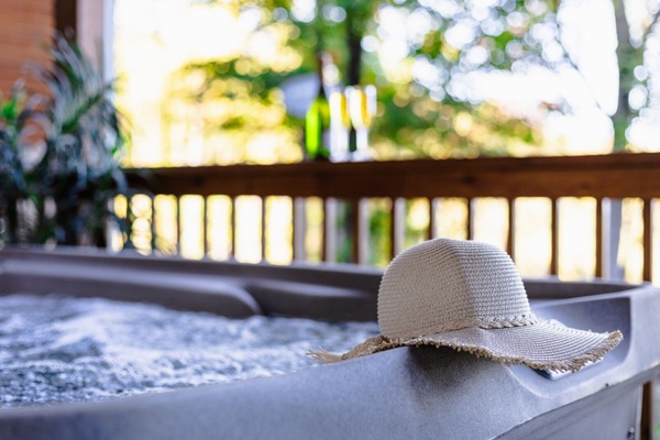 Family Cabin, Mountain View | Private spa tub