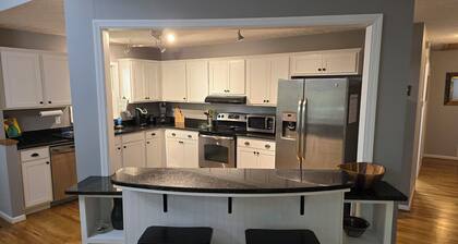 Cozy, clean, spacious in town cottage