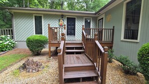 Terrace/patio - Cozy, clean, spacious in town cottage (Clarkesville)