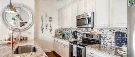 House, Multiple Beds (Sundaze) | Private kitchen