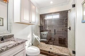 House, Multiple Beds (Sundaze) | Bathroom | Towels, soap, toilet paper - Sundaze (Santa Rosa Beach)