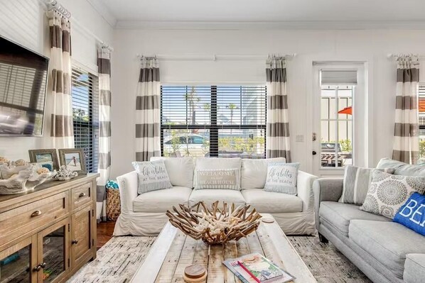 House, Multiple Beds (Sundaze) | Living area | TV - Sundaze (Santa Rosa Beach)