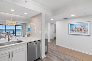 Condo, Multiple Beds (Emerald Towers 305) | Interior