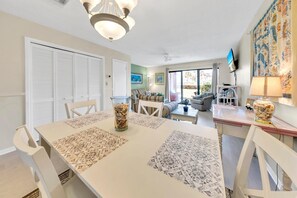 ハウス ベッド (複数台) (Portside P1) | レストラン