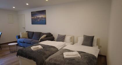 TRUTH für 3 - Boxspringbetten, Smart TV, Küche, Parkplatz, Nähe Stadion