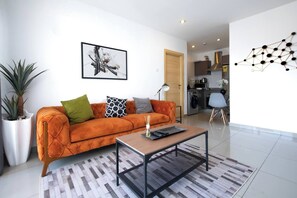 TV - Elegantly designed one bedroom apartment @ Gallery (Accra)