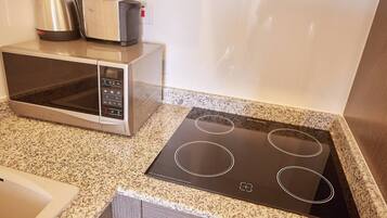 Micro-ondas, fogão, cooktop
