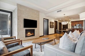 TV, fireplace - The Lion Vail - W401 (Vail)
