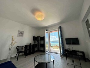 TV - Holiday apartment with sea view (Dramalj)