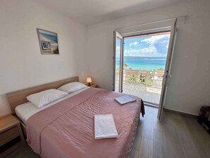 2 bedrooms, WiFi - Holiday apartment with sea view (Dramalj)