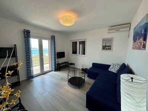 TV - Holiday apartment with sea view (Dramalj)