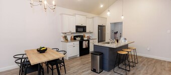Fox Ridge Luxury #1- 3 bed/2 bath
