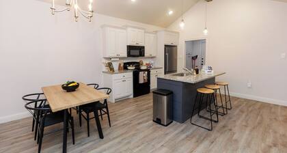 Fox Ridge Luxury #1- 3 bed/2 bath