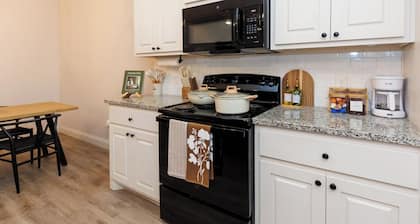 Fox Ridge Luxury #1- 3 bed/2 bath