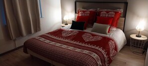 1 bedroom, bed sheets