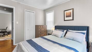 3 bedrooms, desk, iron/ironing board, free WiFi